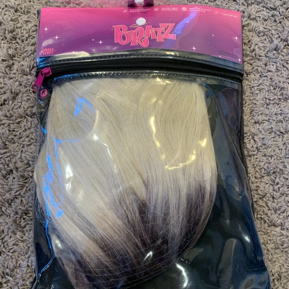 INH blonde rooted synthetic 22” barbie costume halloween wig - Picture 7 of 7